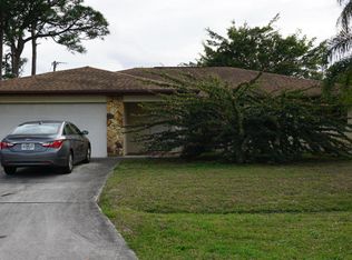 1074 SE Shakespeare Ave, Port Saint Lucie, FL 34983