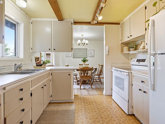 3rd image of 1352 Astor Way