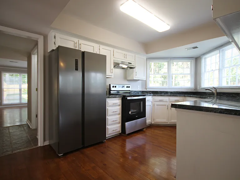 4525 Fox Creek Dr — Photo 2