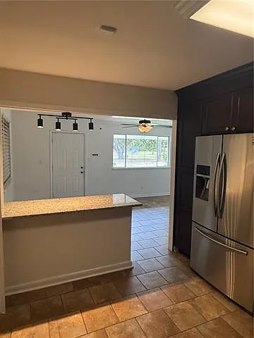 407 E Illinois Ave — Photo 5