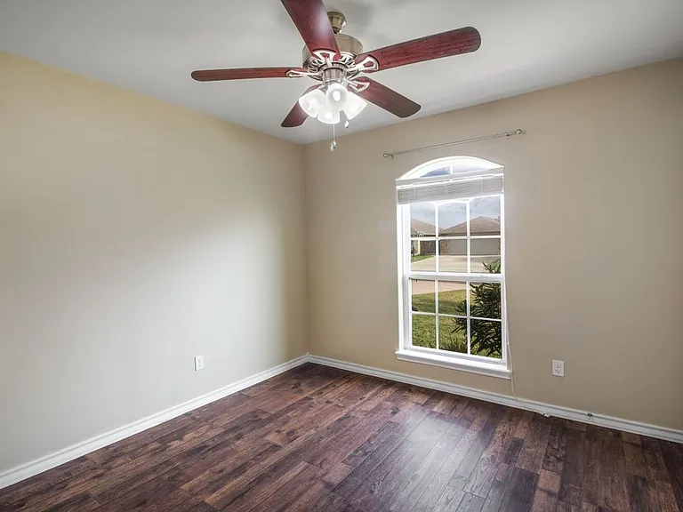 3825 Kangaroo Ct — Photo 11