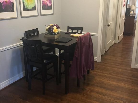 Dining area plenty for 4