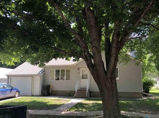 612 S Walnut St, Freeman, SD 57029
