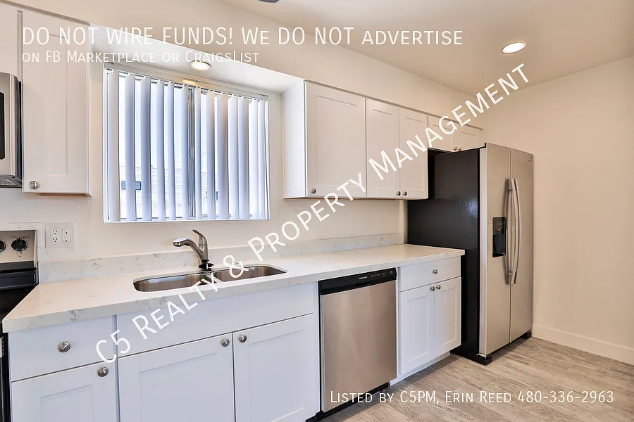 Beautifully Remodeled Gem in North Phoenix — Photo 4