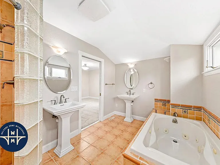 12400 Elmhurst Pkwy — Photo 12