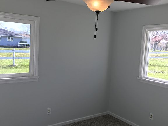 5th image of 420 Gilbert Dr