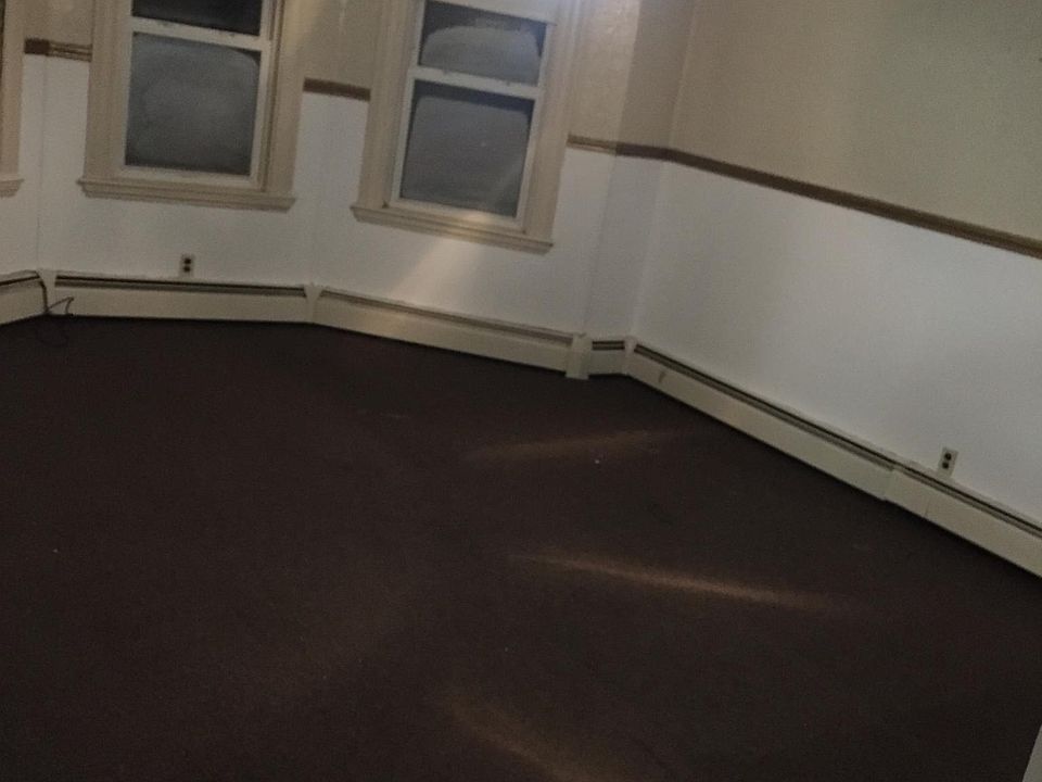1st image of 202 Jefferson Ave #1