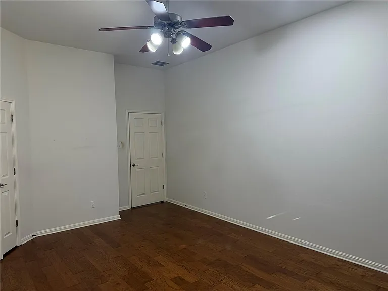 15228 Fernhill Dr — Photo 3