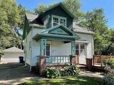 206 Linden Ave, Vermillion, SD, 57069