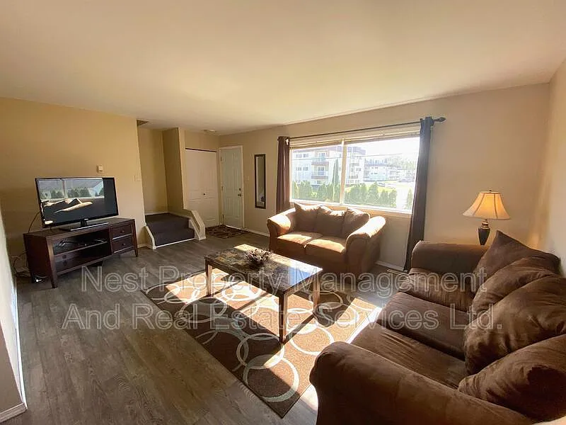 3 bed, 1.0 bath, $1,995 — Photo 2
