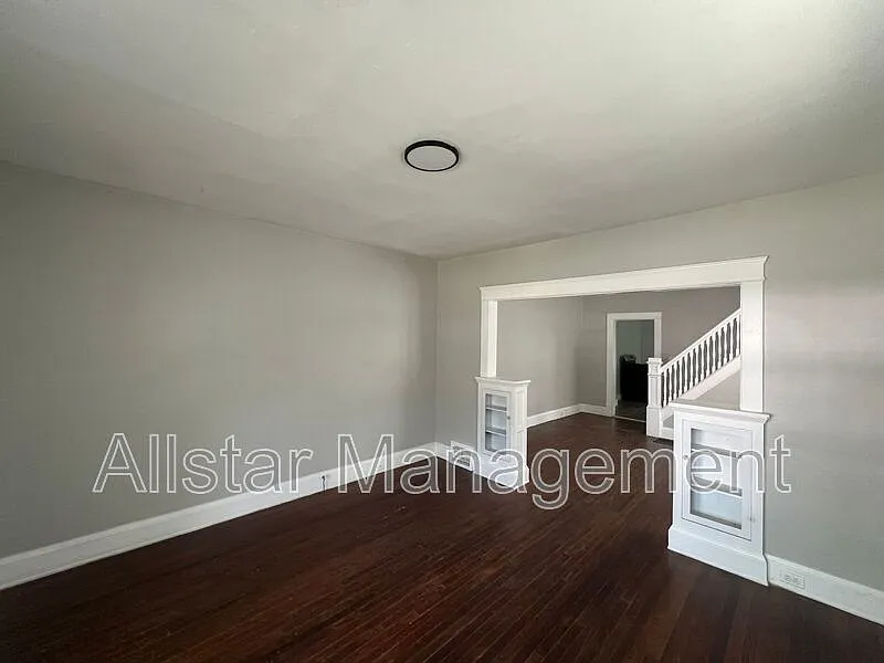3 bed, 1.0 bath, 1200 sqft, $1,195 — Photo 3