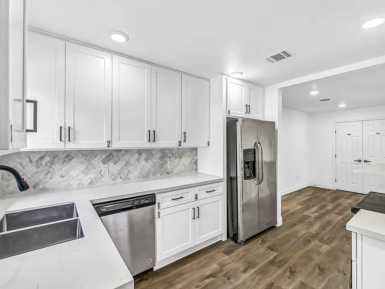 Fully equipped kitchen has labeled cabinets for each room number 1-5