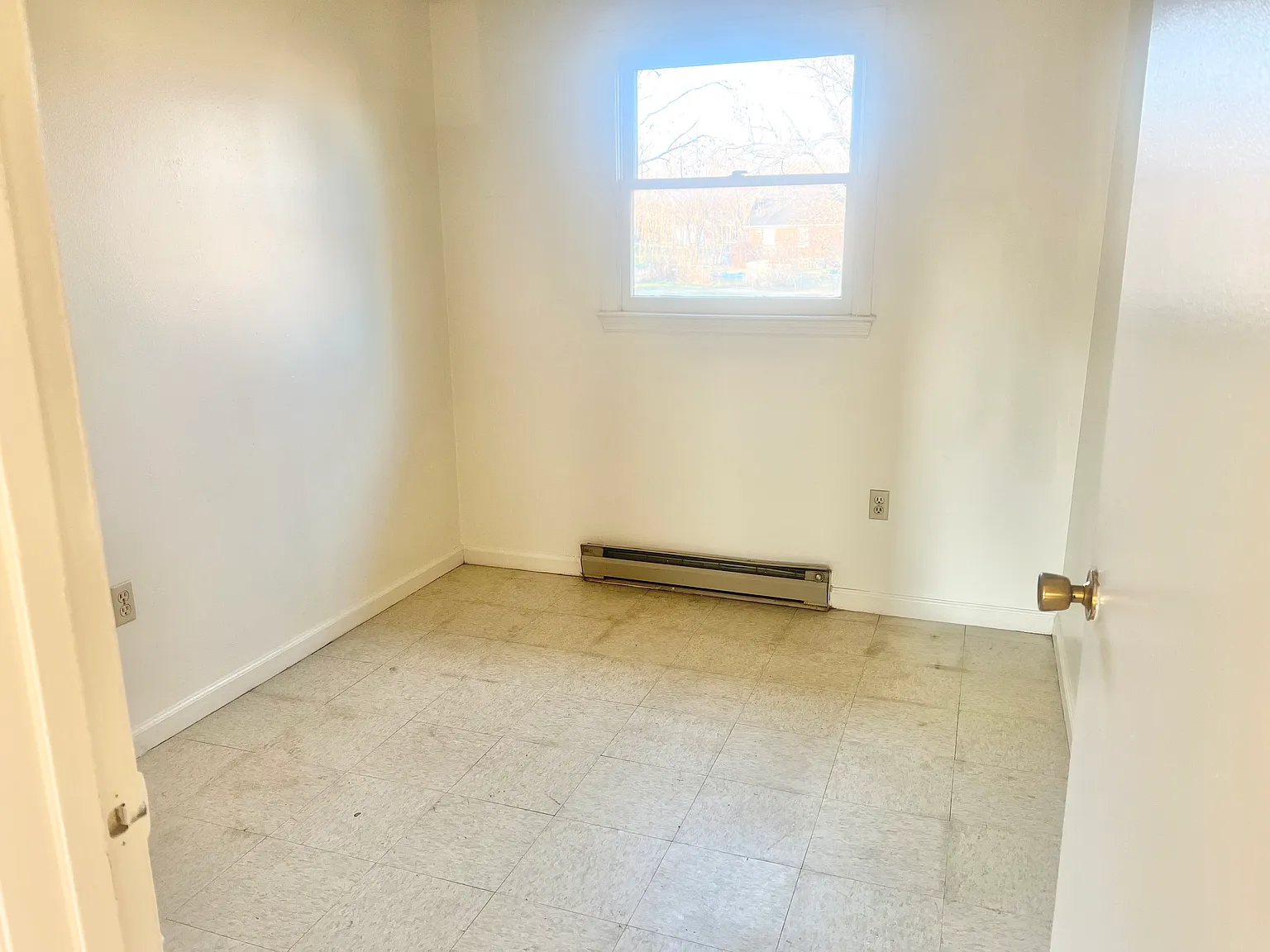 2 bed, 700 sqft, $700 — Photo 4