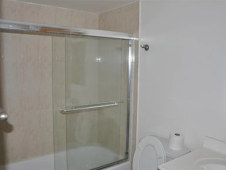 5519 Caversham Dr — Photo 25