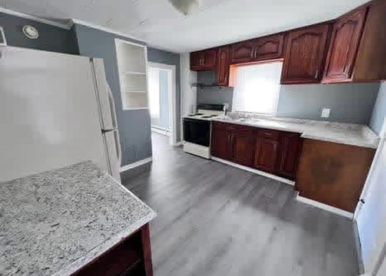 2 bed, 1000 sqft, $900 — Photo 2