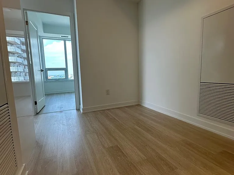 5105 Hurontario St #2208 — Photo 9