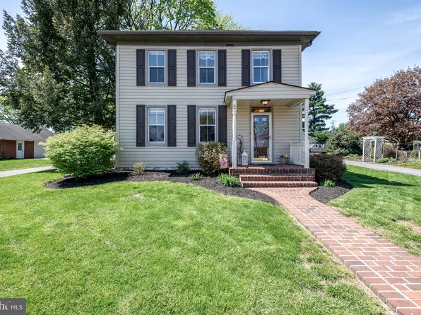 220 S 2nd St, Bainbridge, PA 17502