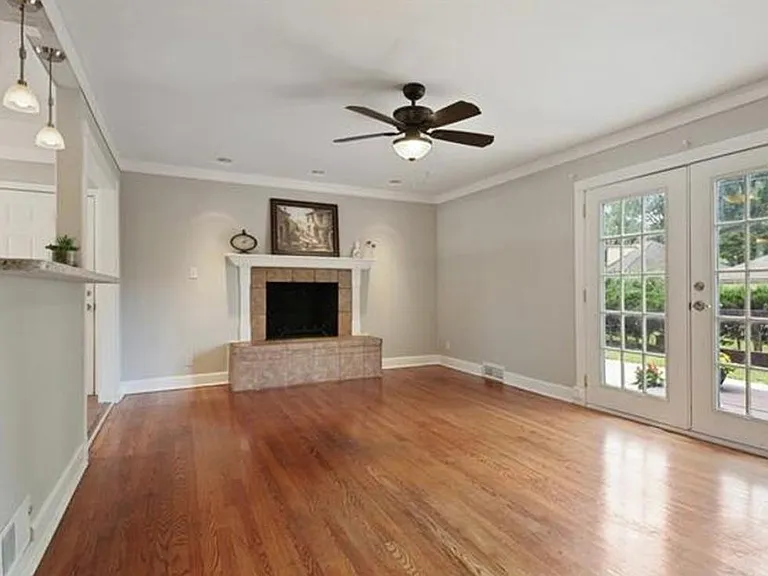 8416 State Line Rd — Photo 4
