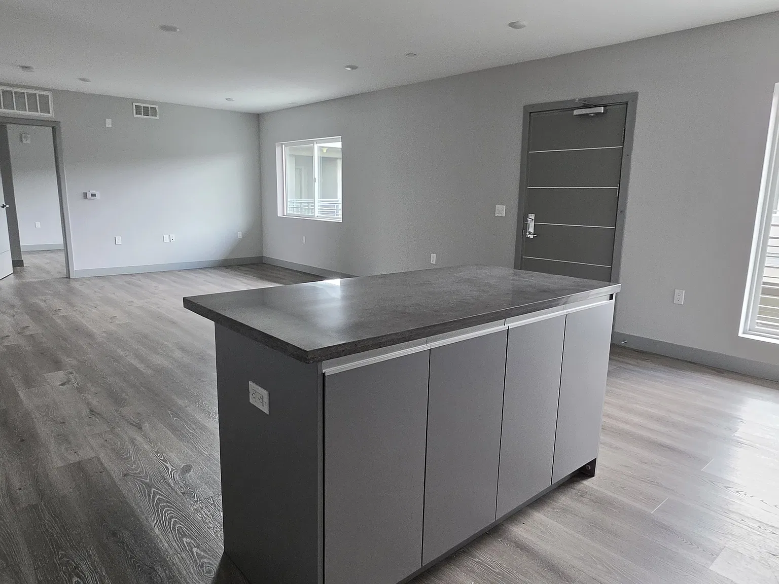 3 bed, 1470 sqft, $3,575 — Photo 4