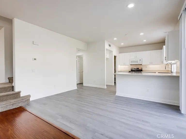 321 Riley Ct — Photo 37