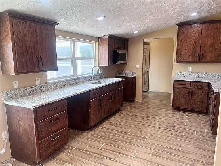 9115 Puritan Way — Photo 5