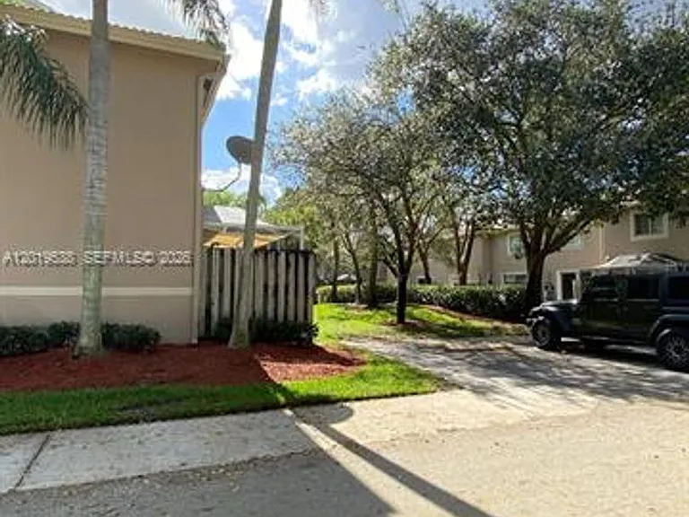2041 Pompeii Ct #2014 — Photo 32