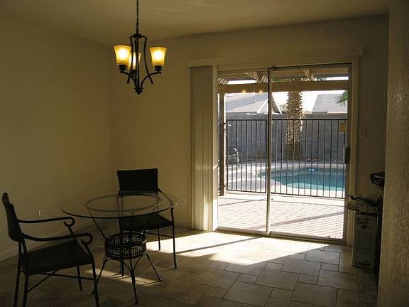 Relaxing dining room