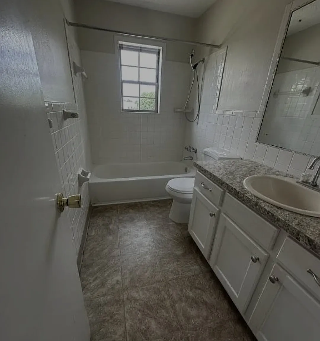 2 bed, 1072 sqft, $800 — Photo 2