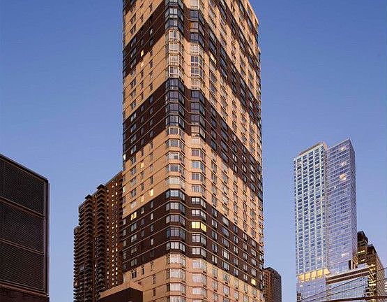4th image of 420 W 42nd St APT 7D