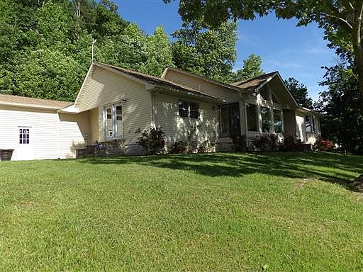 2nd image of 534 Lakefront Dr