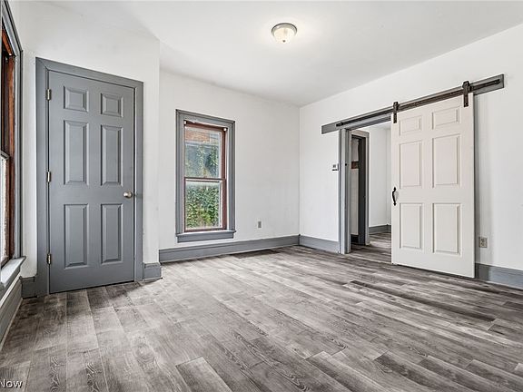 5th image of 497 Madison St