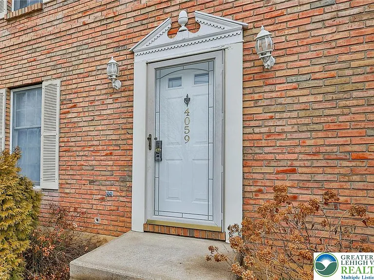 4059 Wedgewood Rd — Photo 2