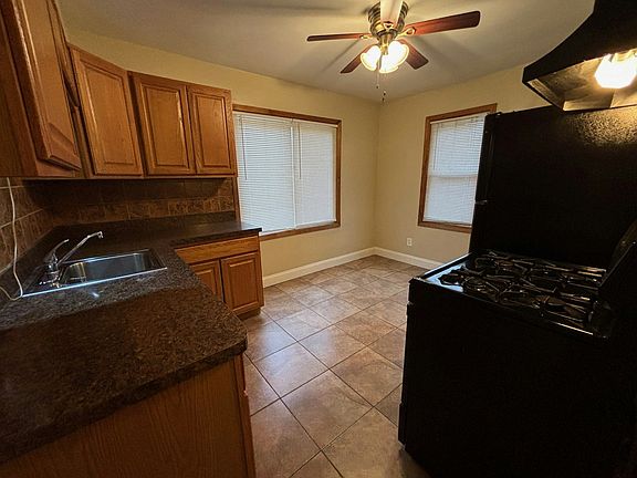 4th image of 920 E Mapledale Ave