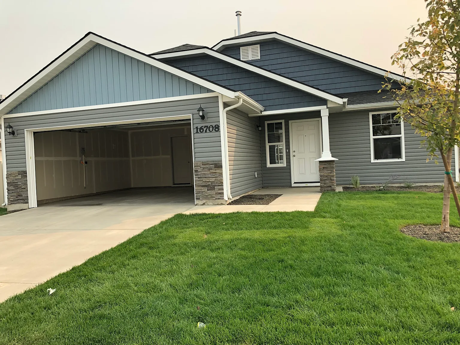 3 bed, 1453 sqft, $1,950 — Photo 1