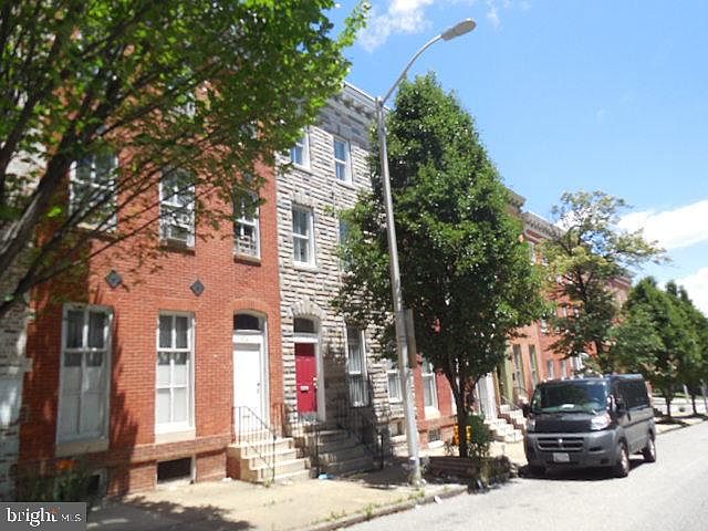 2nd image of 1712 W Lombard St