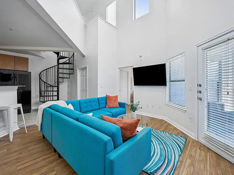 2502 Leon St #501 — Photo 6