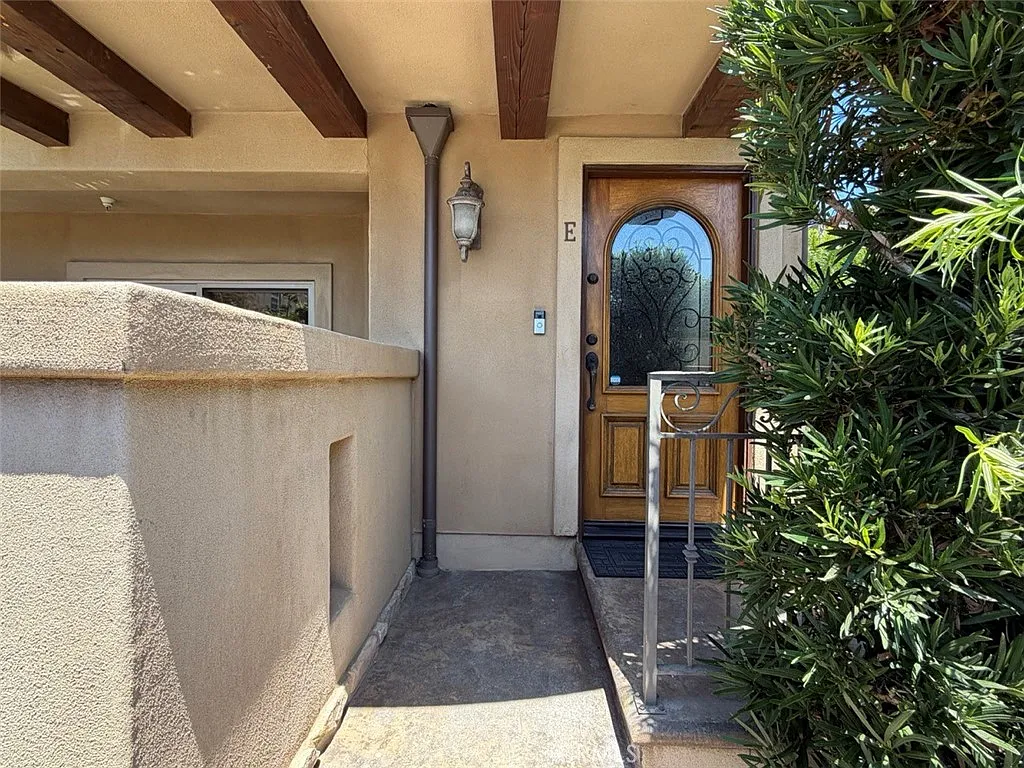 3 bed, 1600 sqft, $5,995 — Photo 2