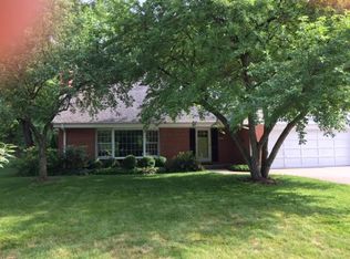 835 W Acacia Rd, Glendale, WI 53217