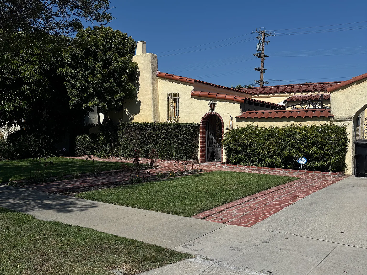 4 bed, 2176 sqft, $9,200 — Photo 2