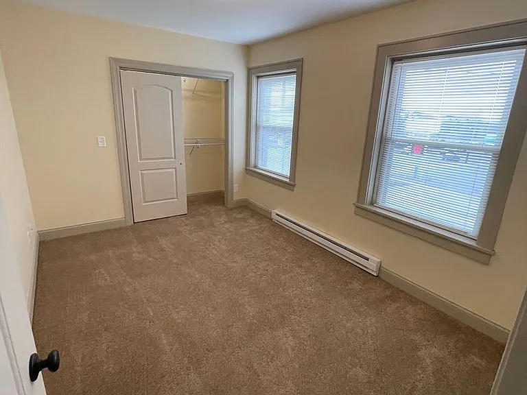 1404 E State St Apartments — Photo 15