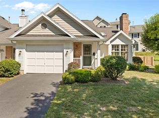 32 Scottcross Ln, Rochester, NY 14623