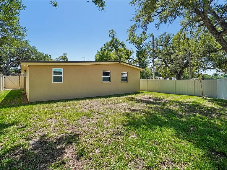 3123 W La Salle St — Photo 37