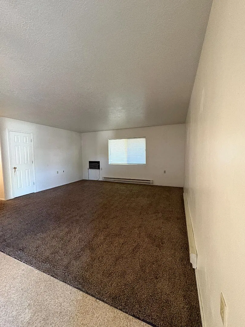 2140 Elizabeth Blvd - 20B — Photo 3