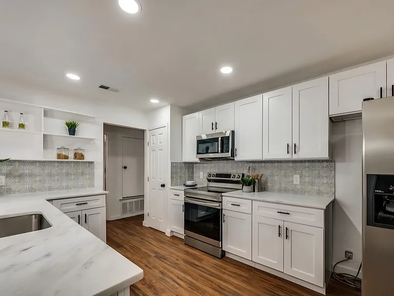 1605 Craighton Ct — Photo 10