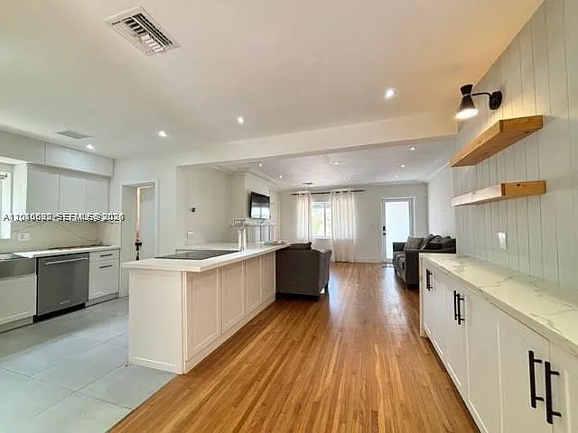 9472 Byron Ave — Photo 2