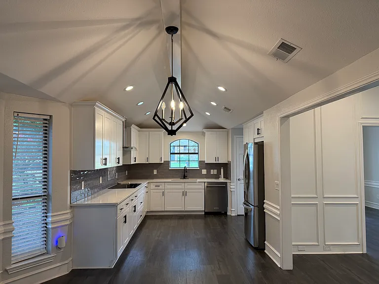 2100 Apple Valley Rd — Photo 3