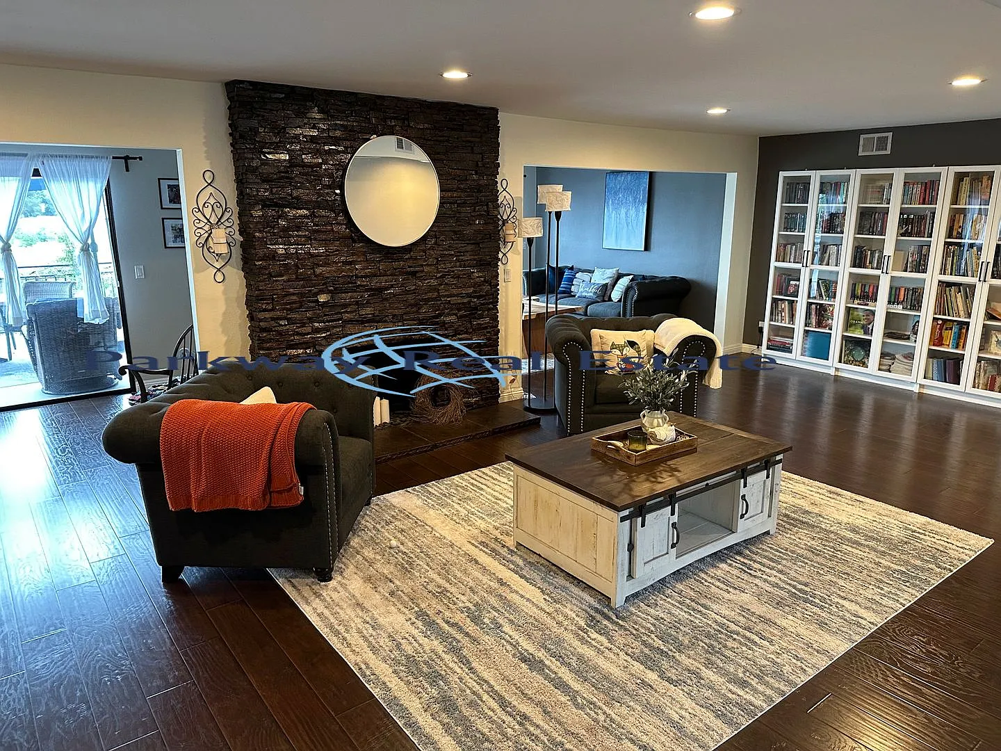 4 Bedroom Home with a View — Photo 3