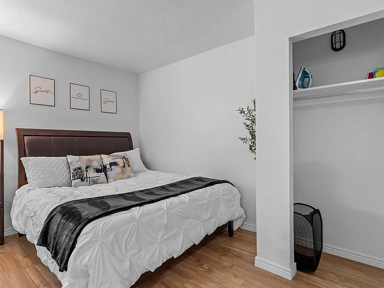 8742 W Meadowbrook Ave — Photo 34