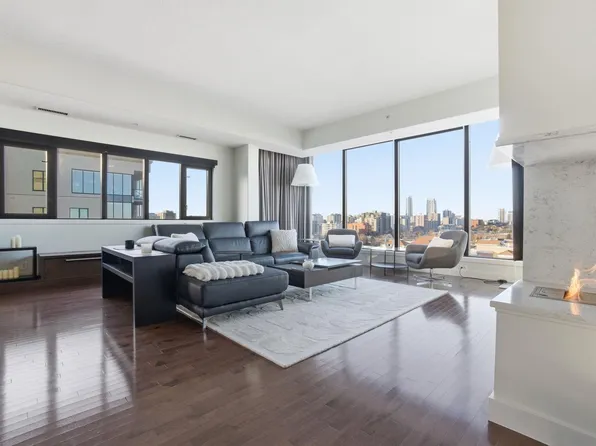 10319 111th St NW #1102, Edmonton, AB T5K 0A2