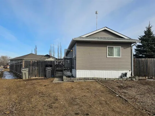 6001 W 53 Avenue Close, Stettler, AB T4K 1K7